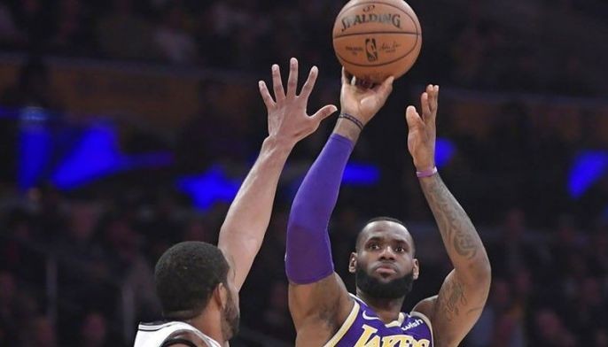 Lebron Drops 42 Points Keys Lakers Surge Vs Spurs Philstar Com
