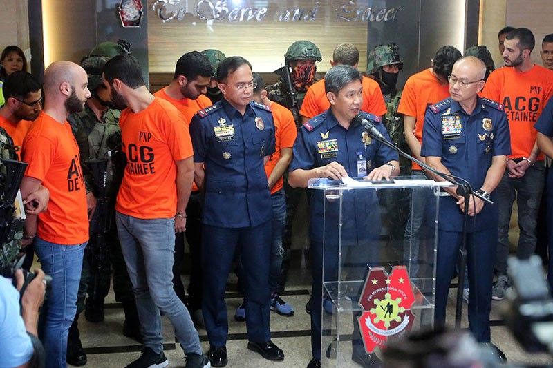 Para tersangka yang diduga terlibat dalam kasus penipuan investasi.
