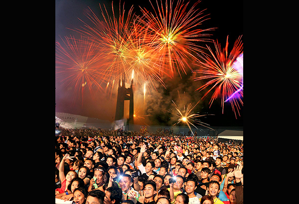 new year fireworks display philippines tv5 qc welcome 2015 with spectacular countdown new year fireworks display philippines tv5 qc welcome 2015 with spectacular countdown