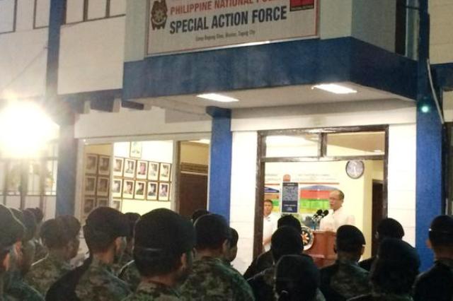 President Aquino meets with Special Action Force members at Camp
