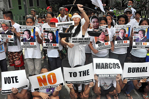 Philippines' ex-dictator Marcos to get 'hero's burial'