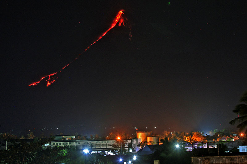 Philippines raises alert level for Mayon volcano Philippines raises alert level for Mayon volcano