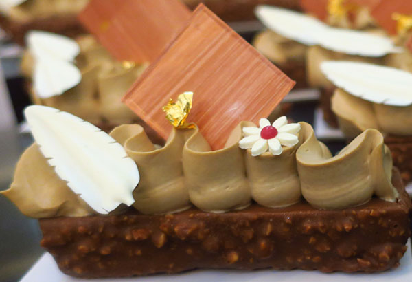 Antonio Bachour - Recipe: Gianduja Petit Gateaux.