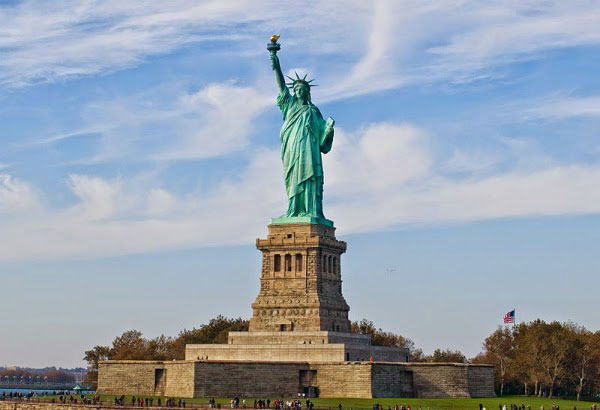 NYC: Tourist refuses Statue of Liberty tickets, is punched ...