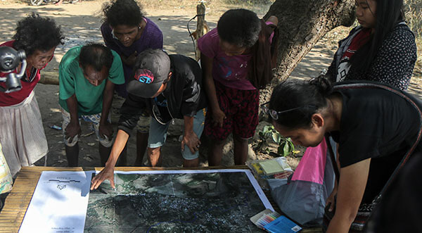 Aeta residents participate in the counter-mapping activity of the UP Department of Geography. The department says on its blog that counter-mapping is “a participatory mapping methodology for the production of maps that communities can use in their struggle for their land rights.