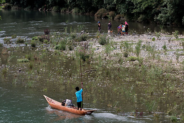 For the Dumagat people, the Agos river also serves a highway for small boats travelling to nearby villages and towns.