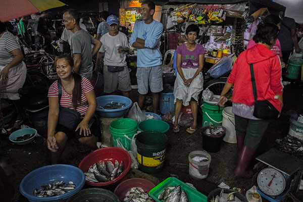 From 11 p.m.  to 6 a.m., fishermen sell their catch at the nearby market, where residents and small businesses can buy in bulk.