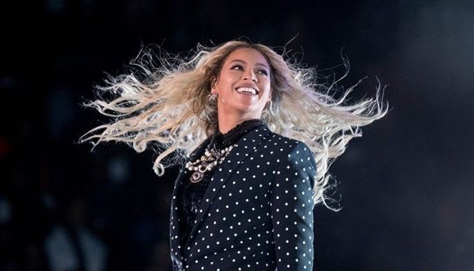 David Bowie wins 3 Grammys; Adele, Beyonce also winners