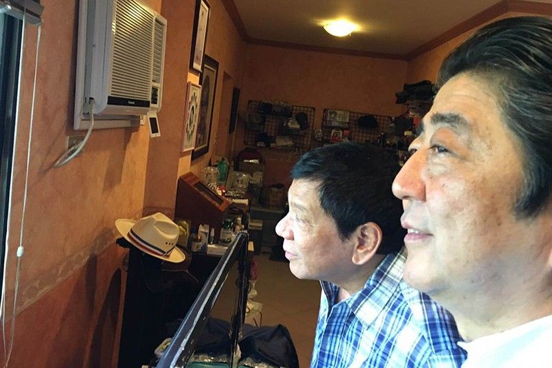 Shinzo Abe tours Duterte's Davao home