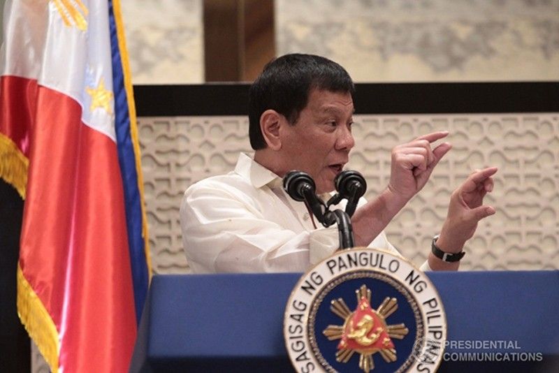 Defending the drug war, Duterte chastises bishops