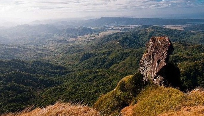 Armed men rob Nasugbu resort's employee housing, security office