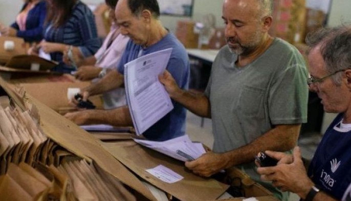 Brazil votes for new president, far-right Bolsonaro favorite