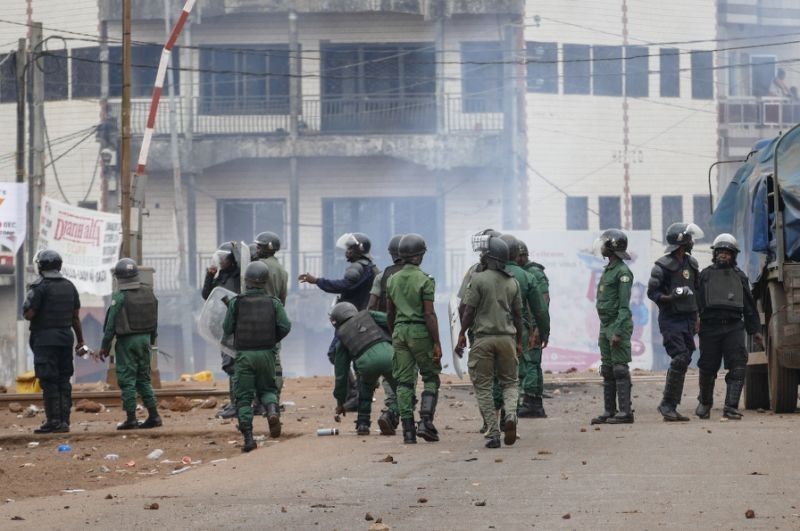 Guinea police stop opposition leader from joining demonstration