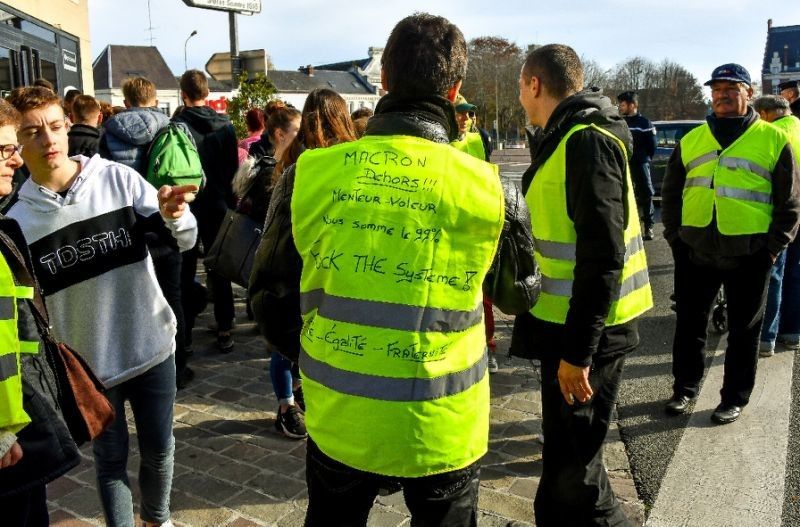 Paris tries to put brakes on 'yellow vest' diesel protests