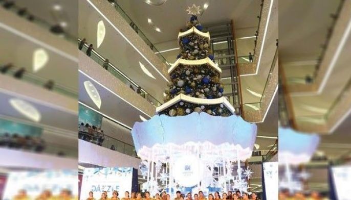 SM malls light up giant Christmas trees