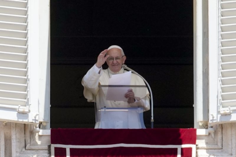 Pope begins purge in Chilean church over sex abuse scandal