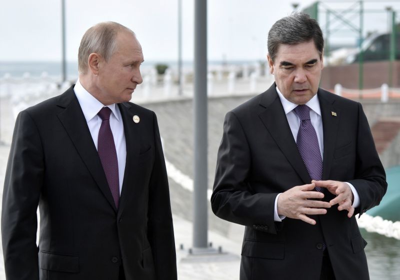Putin hosts Turkmen counterpart after signing Caspian deal