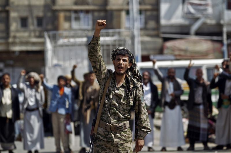 Yemen pro-govt forces say main rebel Hodeida roads seized