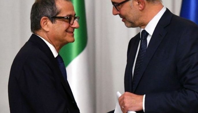 Italy tells EU it will control deficit, stick to big-spending budget