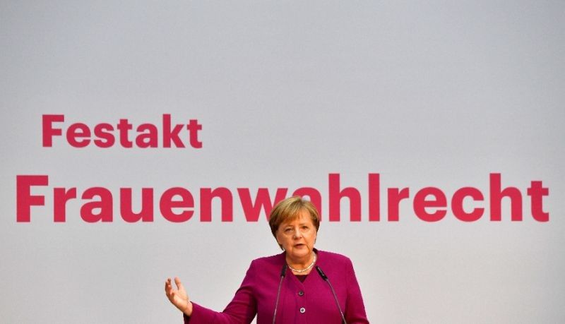 Merkel refuses to be 'excuse' for lack of female politicians