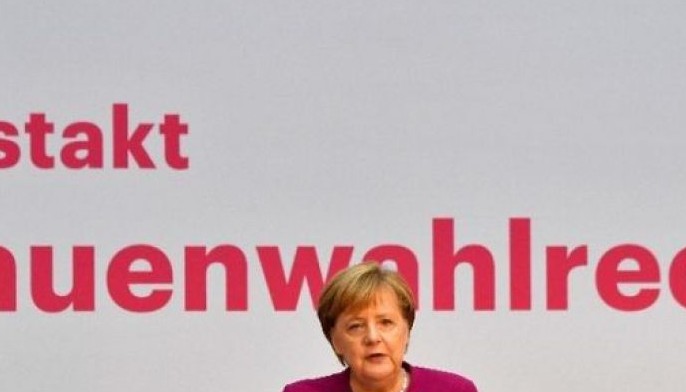 Merkel refuses to be 'excuse' for lack of female politicians