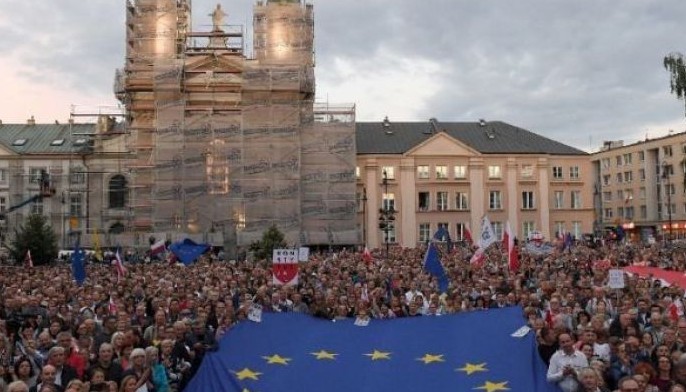 Poland reverses disputed Supreme Court reform