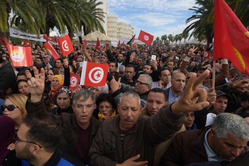 Tunisian civil servants stage largest strike in years