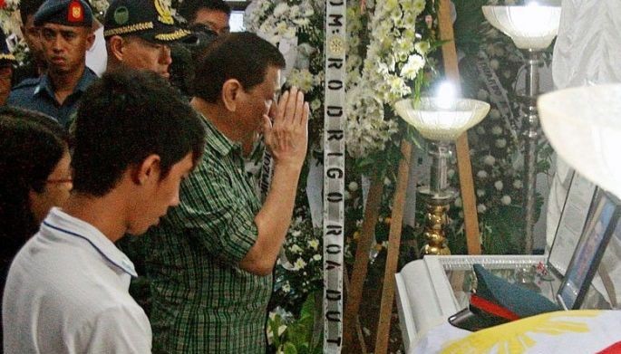 Duterte skips slain farmers&rsquo;  wake due to bad weather