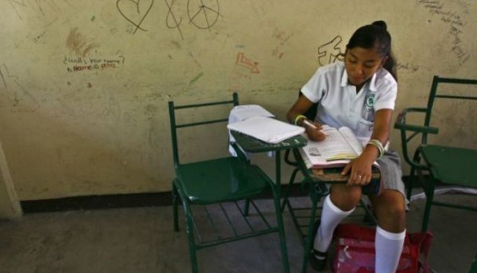 Top Mexico presidential candidate vows to undo school reform