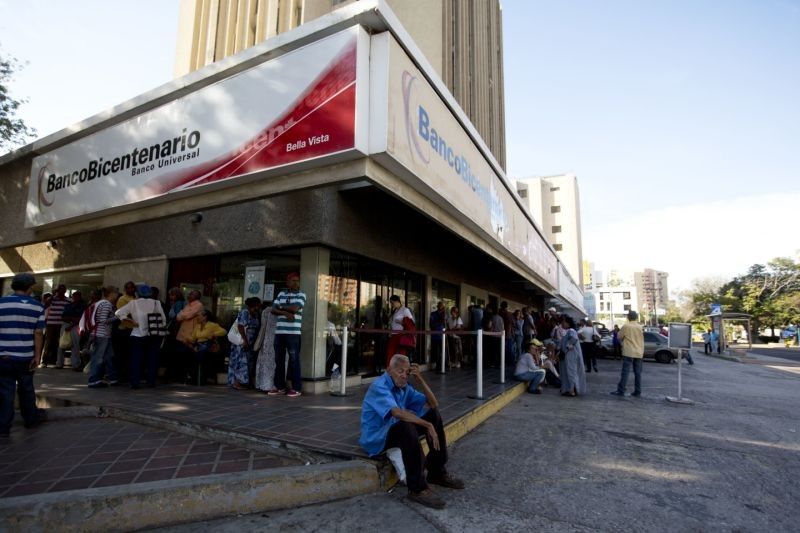 Venezuelans confused over new bills coming from bank ATMs