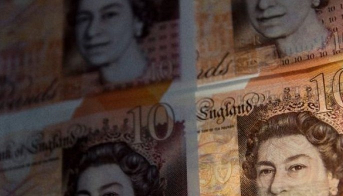 Bank of England warns pound would crash 25% in no-deal Brexit