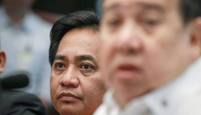 No warrant, no arrest for Customs intelligence officer