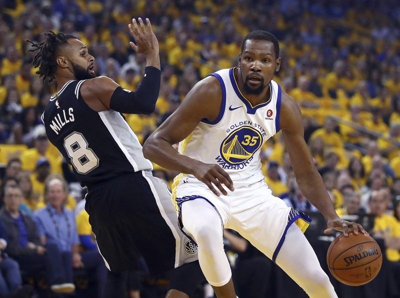 Durant, defending champ Warriors get defensive, beat Spurs