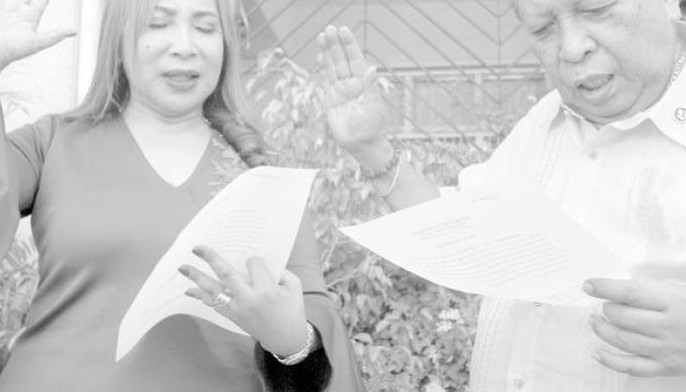 3 weeks before elections: Punta Enga&ntilde;o new village chief assumes post