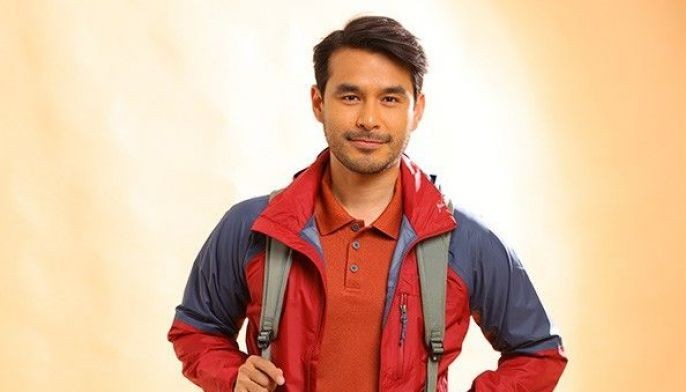 WATCH: Atom Araullo shares his top 5 travel essentials