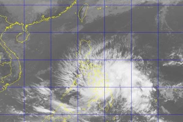 'Auring' makes landfall on Siargao Island