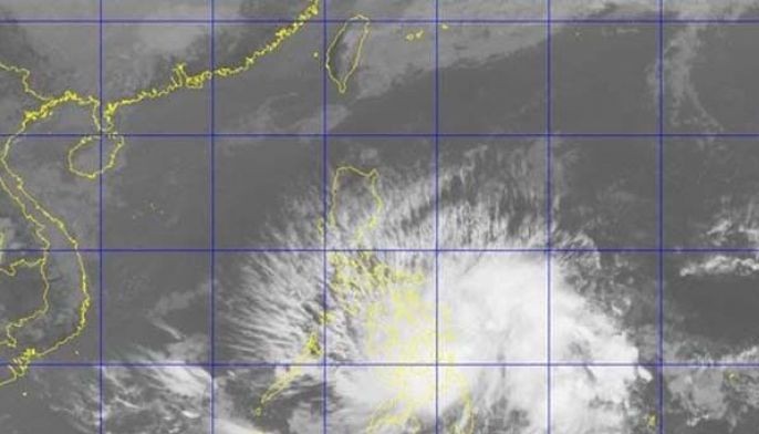 'Auring' makes landfall on Siargao Island