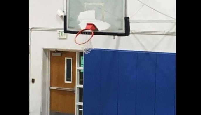 Basag ang backboard kay Humphries