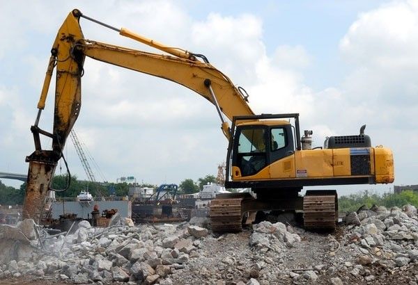 Heavy equipments gipangandoy sa Provincial Engineer