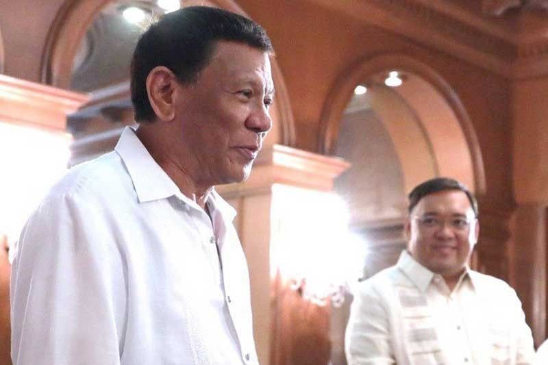 Roque umupak na kay Duterte