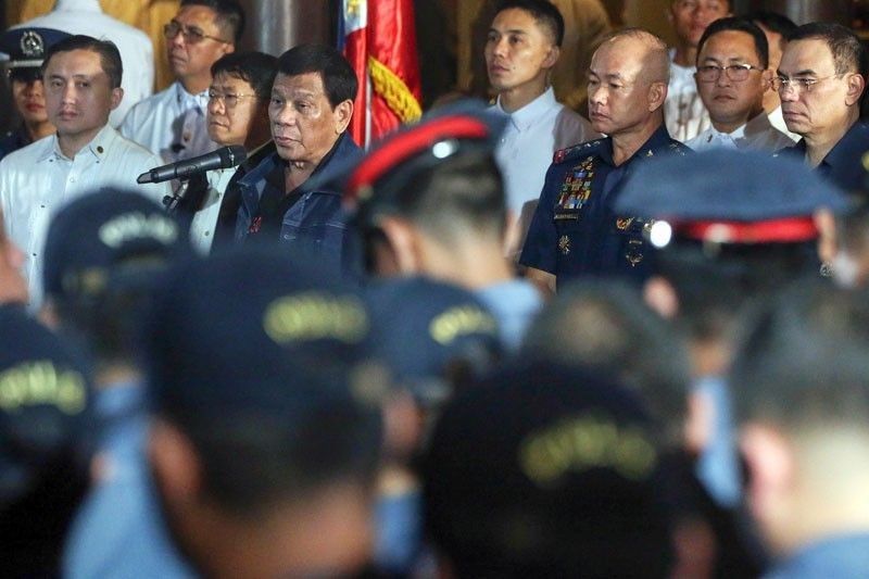 Walang pardon sa âEJK copsâ - Digong