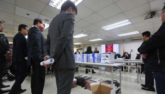 Digong &lsquo;di nakialam sa 3rd telco bidding &ndash; Palasyo