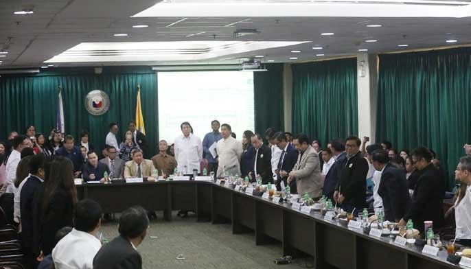 Botohan sa articles of impeachment vs Sereno ipinagpaliban