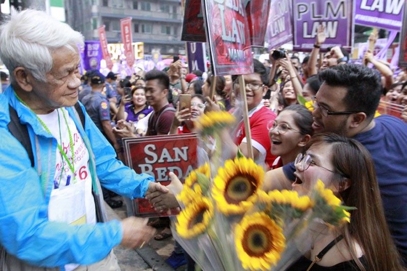 Huling araw ng Bar Exam  dinagsa ng supporters