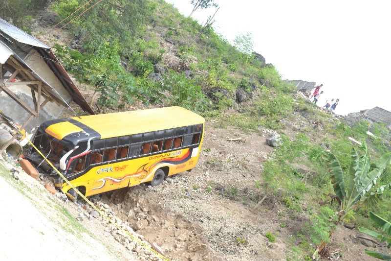 10 injured in Barili bus accident