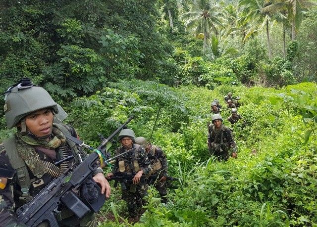 Hundreds displaced in Negros AFP-NPA clash