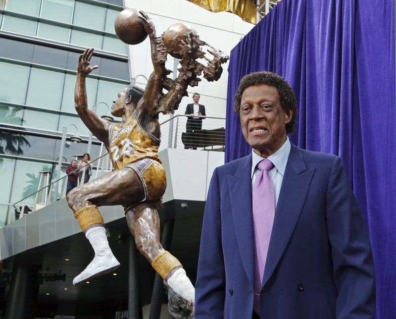 Lakers unveil statue of Elgin Baylor outside Staples Center