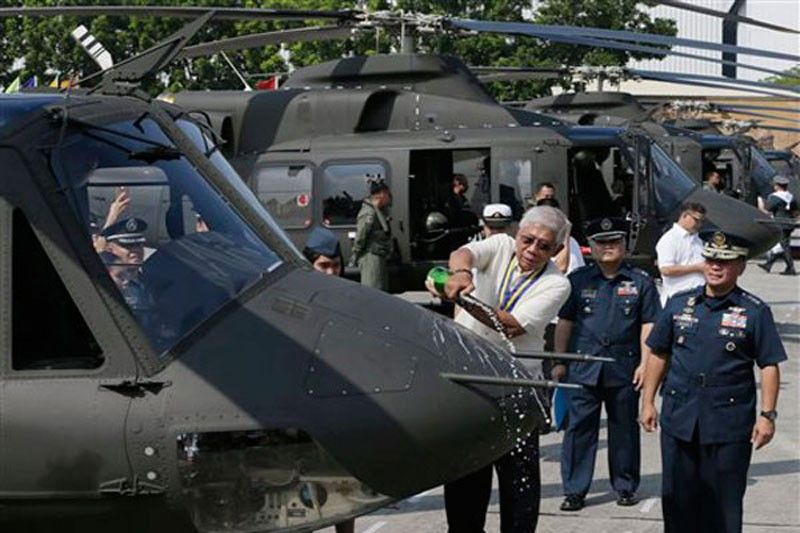 Ibinasurang Bell chopper deal ginagapang sa DND