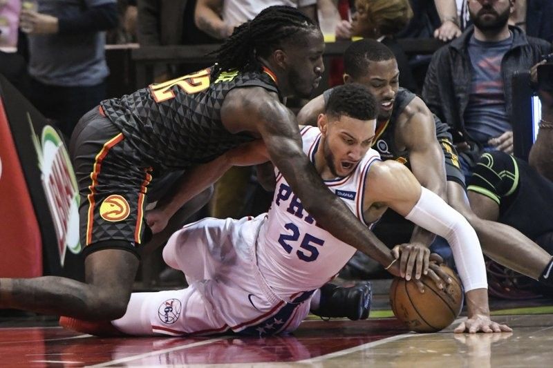 76ers get team-record 15th straight win, 121-113 over Hawks