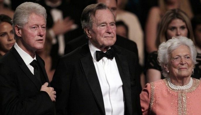 Bill Clinton tweets about visiting Bushes in Houston